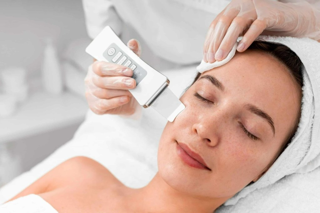 Etapa de limpeza de pele como base de protocolos faciais profissionais